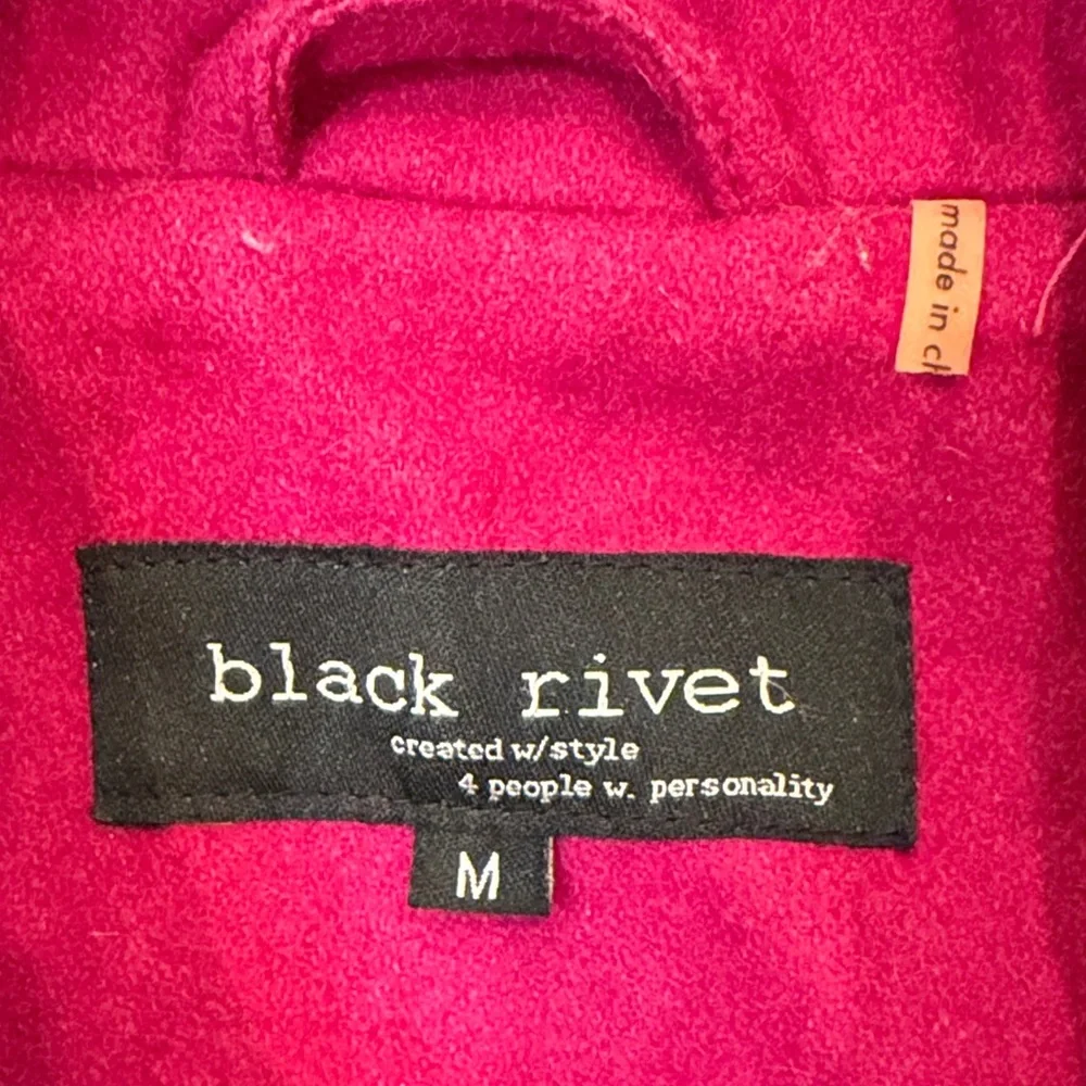 Black Rivet Fuchsia Hooded Toggle Coat Size Medium - C20-003